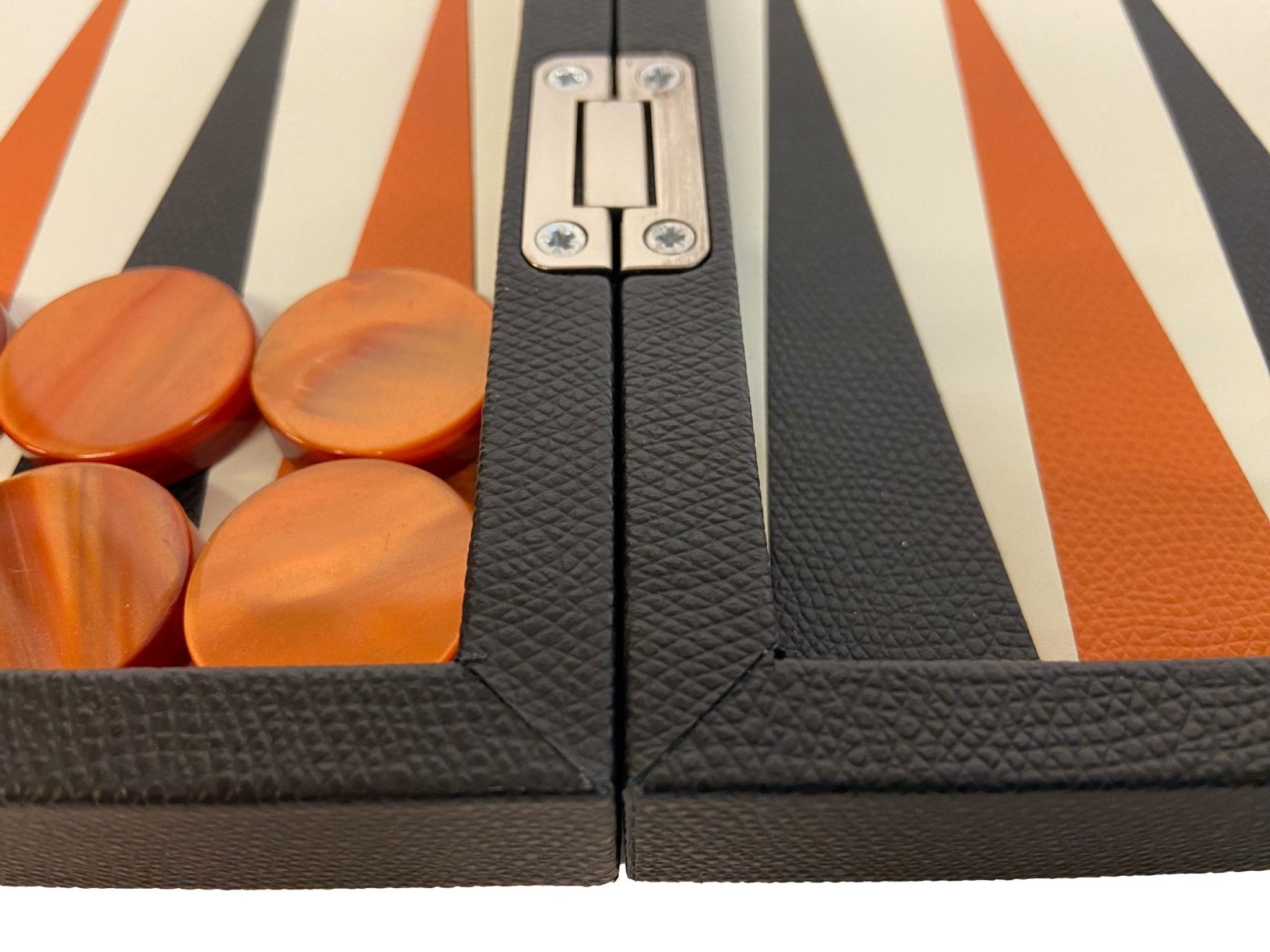 Backgammon en Cuir véritable MM - Noir / Orange - Renzo Romagnoli - Backgammon en cuir - Rouge et Noir