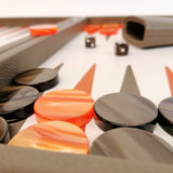 Backgammon Hector Saxe - Buffle Taupe - Grand - Backgammon en cuir - Rouge et Noir