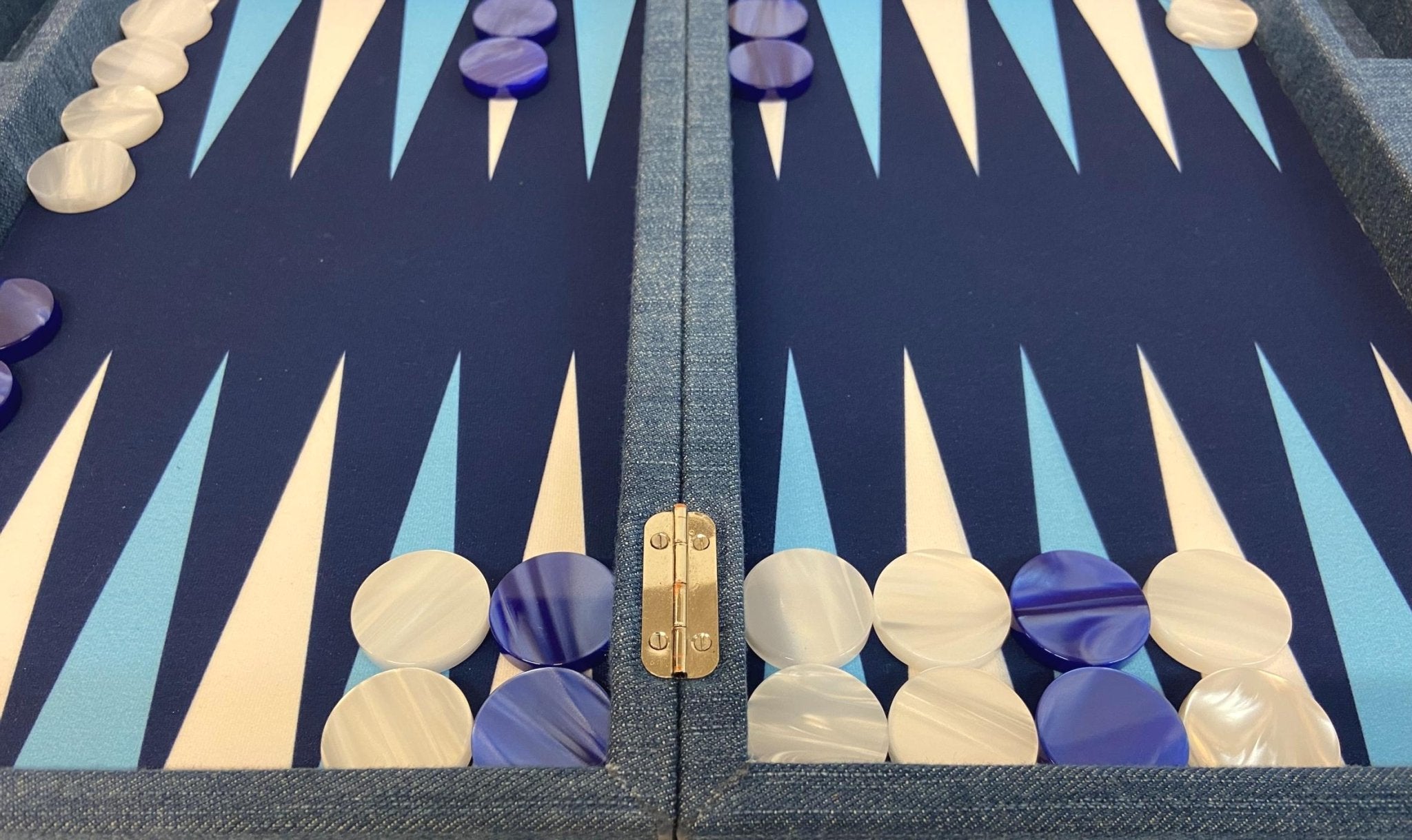 Backgammon Hector Saxe - Jeans Bleu Clair - Grand - Backgammon en cuir vegan - Rouge et Noir