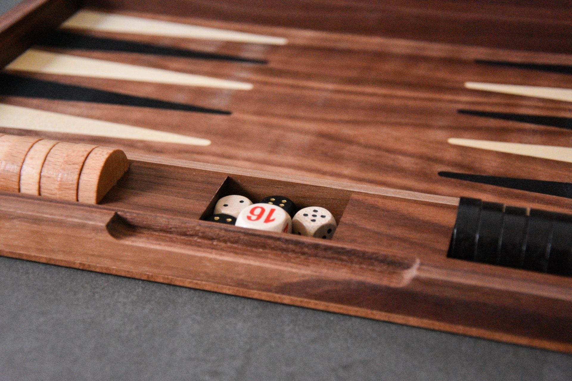 Backgammon Ulbrich - Noyer fermoir magnétique - MM - Backgammon en bois marqueté - Rouge et Noir