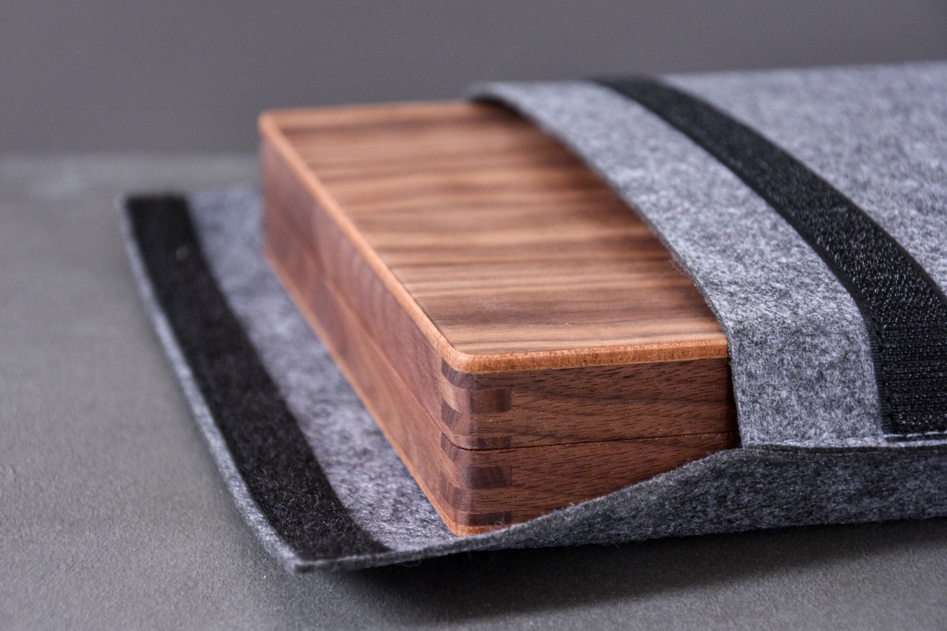 Backgammon Ulbrich - Noyer fermoir magnétique - MM - Backgammon en bois marqueté - Rouge et Noir
