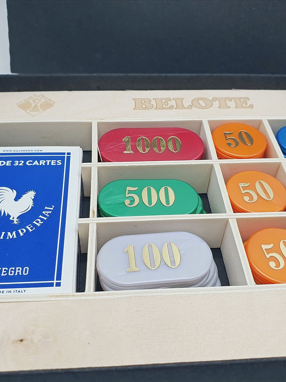 Coffret de belote carton - 90 jetons - jeu de cartes de belote coffret de cartes tapis de jeux cadeau sénior - Rouge et Noir
