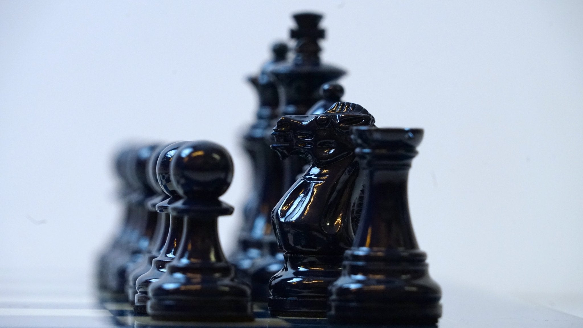 Ensemble bois laqué bleu - ensemble d'échecs classique décoratif - Rouge et Noir