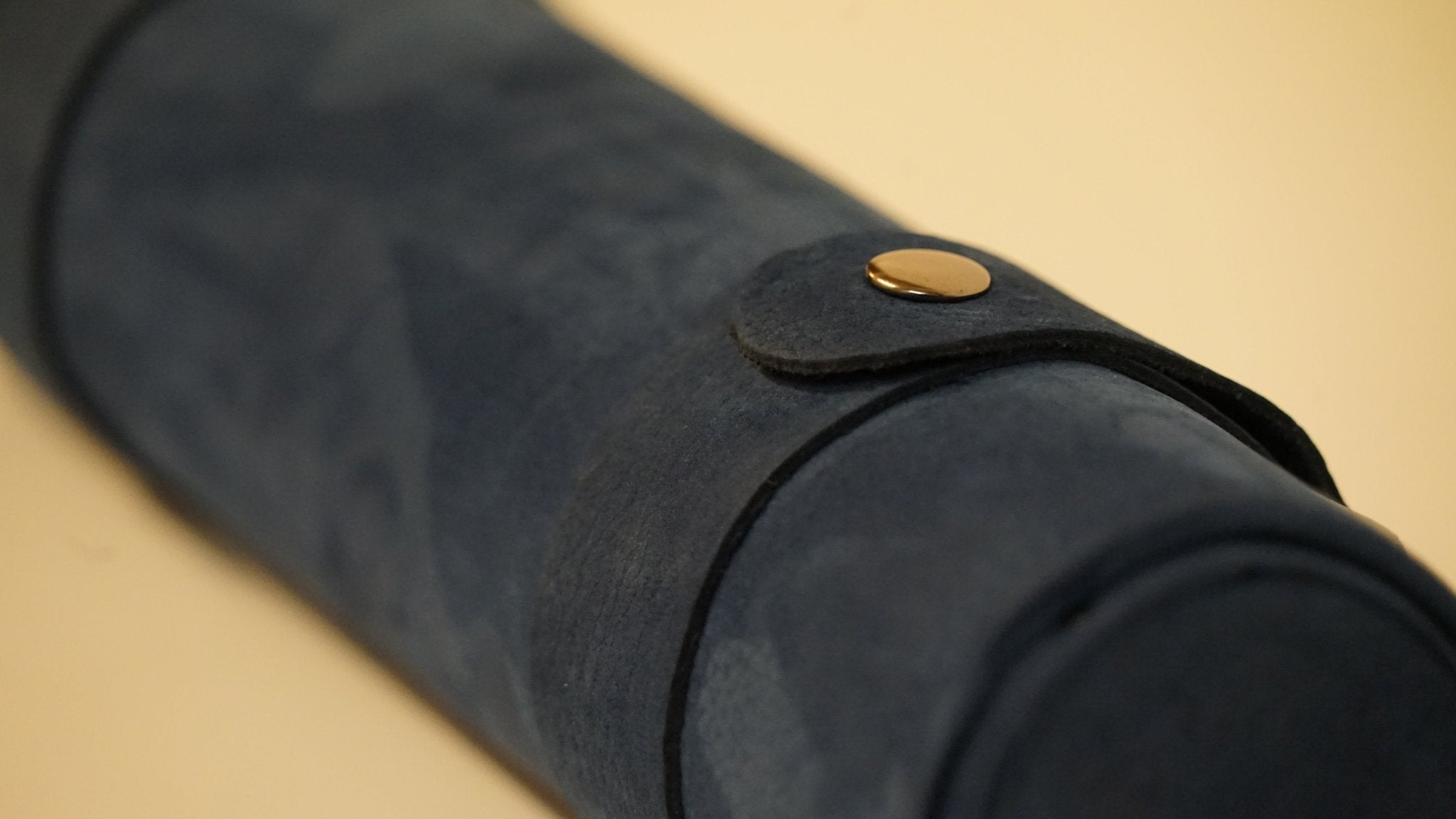 Ensemble d'échecs roulable magnétique - Cuir véritable - Bleu - ensemble d'échecs luxe classique jeu d'échecs de voyage en cuir véritable - Rouge et Noir