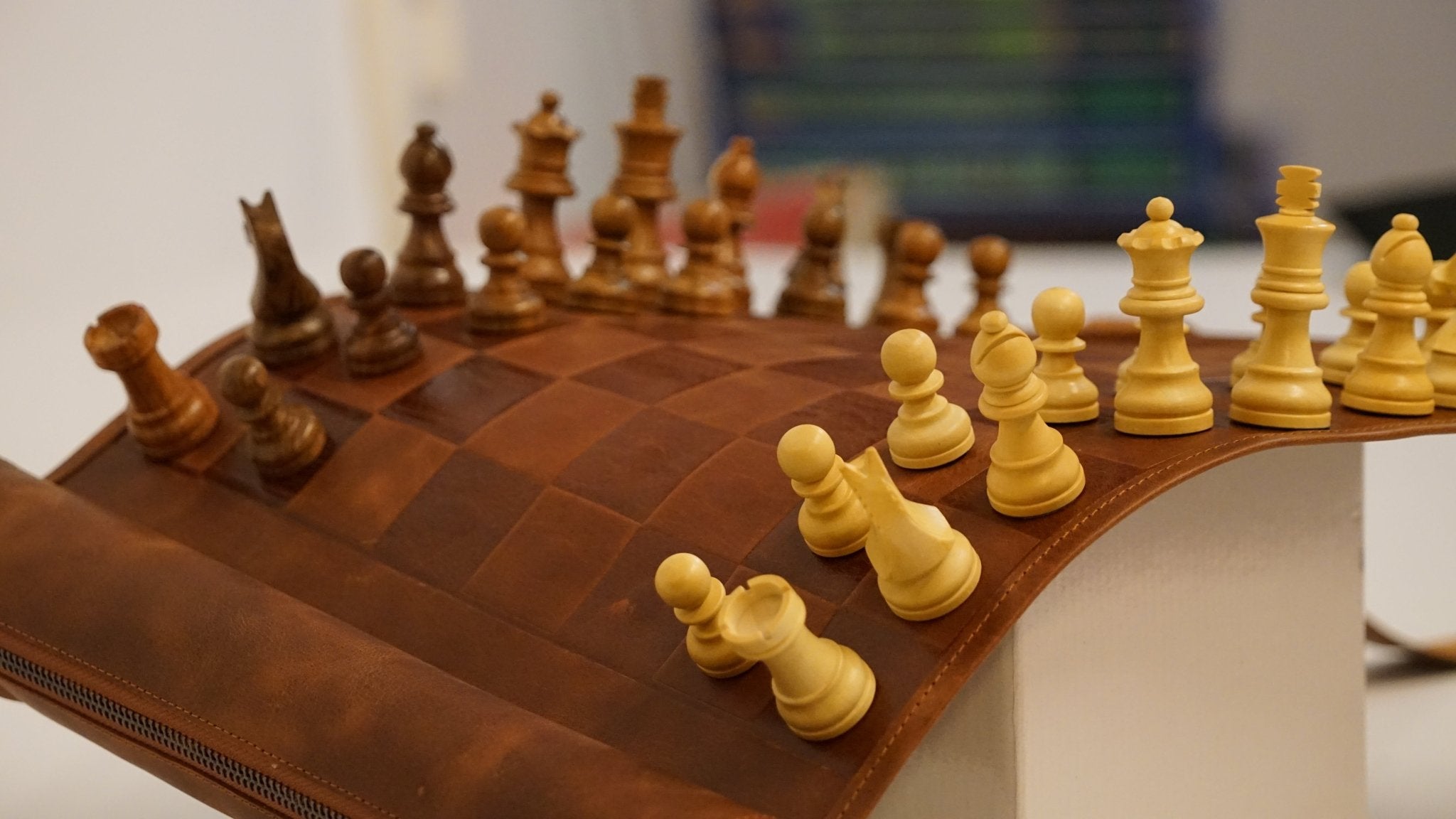 Ensemble d'échecs roulable magnétique - Cuir véritable - Classique - ensemble d'échecs luxe classique jeu d'échecs échecs de voyage en cuir véritable - Rouge et Noir