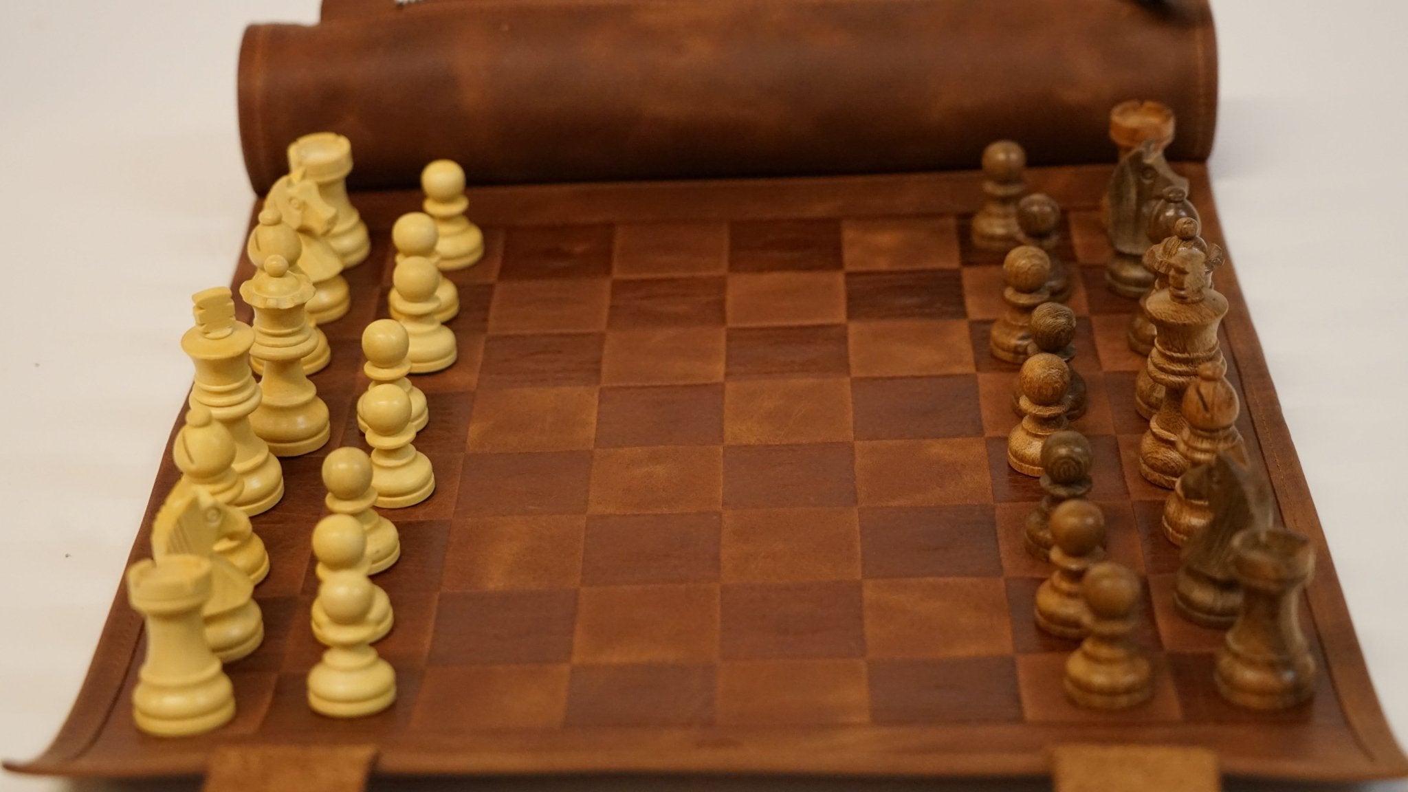 Ensemble d'échecs roulable magnétique - Cuir véritable - Classique - ensemble d'échecs luxe classique jeu d'échecs échecs de voyage en cuir véritable - Rouge et Noir