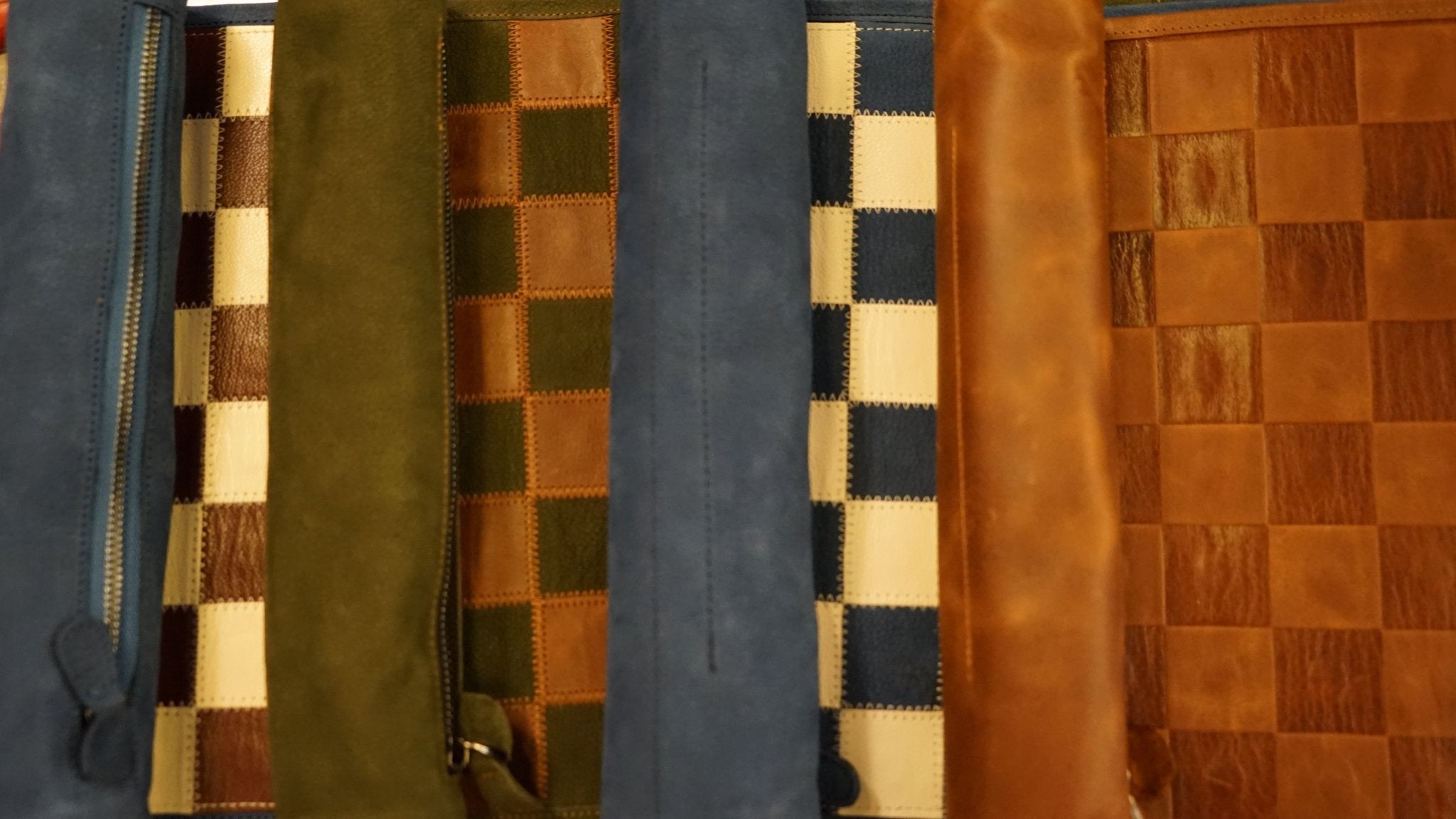Ensemble d'échecs roulable magnétique - Cuir véritable - Classique - ensemble d'échecs luxe classique jeu d'échecs échecs de voyage en cuir véritable - Rouge et Noir