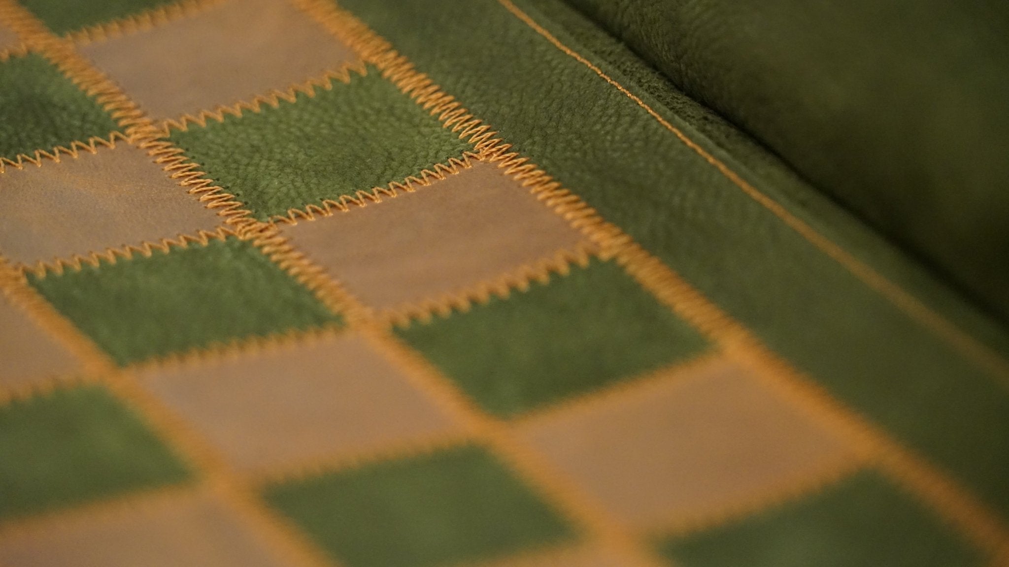 Ensemble d'échecs roulable magnétique - Cuir véritable - Vert / intérieur doré - ensemble d'échecs luxe classique jeu d'échecs échecs de voyage en cuir véritable - Rouge et Noir