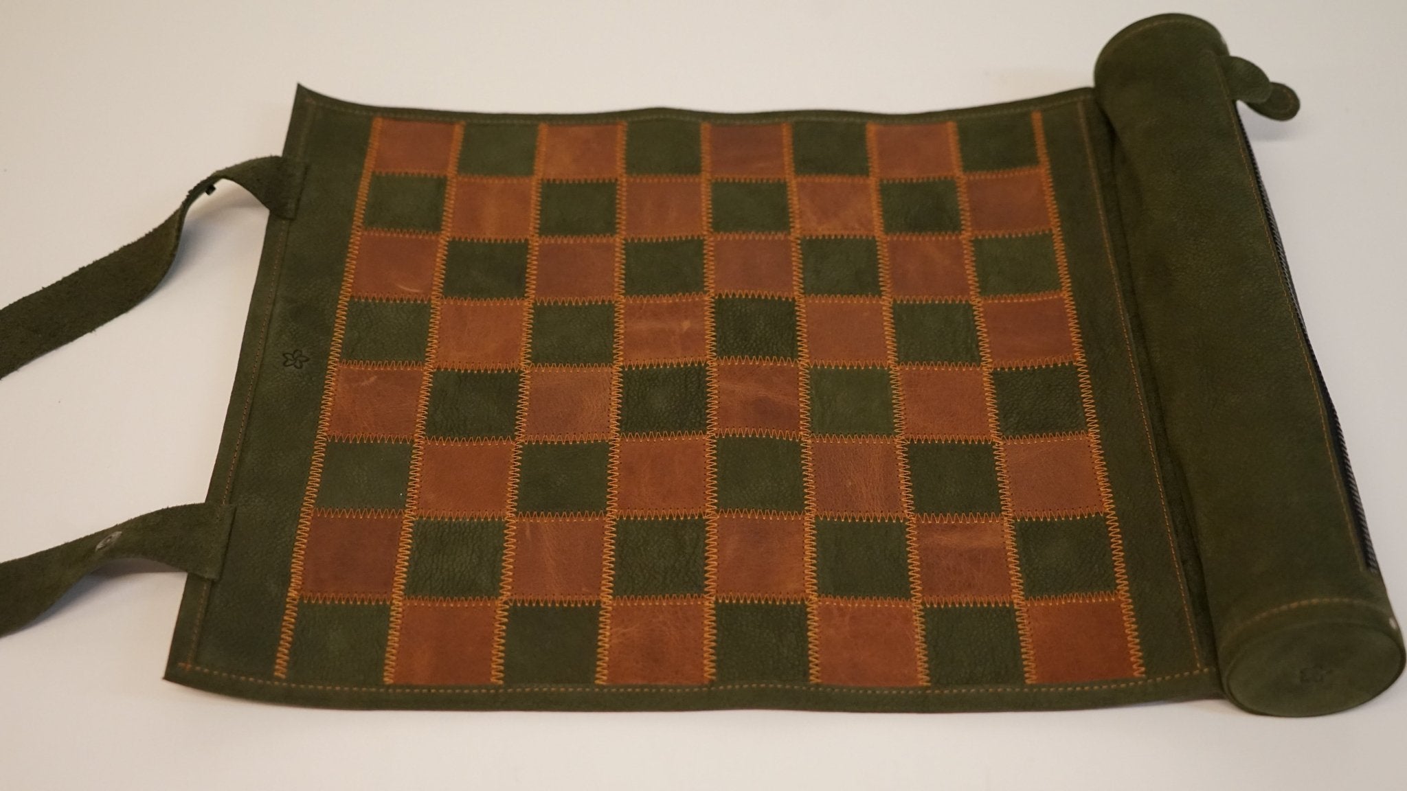 Ensemble d'échecs roulable magnétique - Cuir véritable - Vert / intérieur doré - ensemble d'échecs luxe classique jeu d'échecs échecs de voyage en cuir véritable - Rouge et Noir