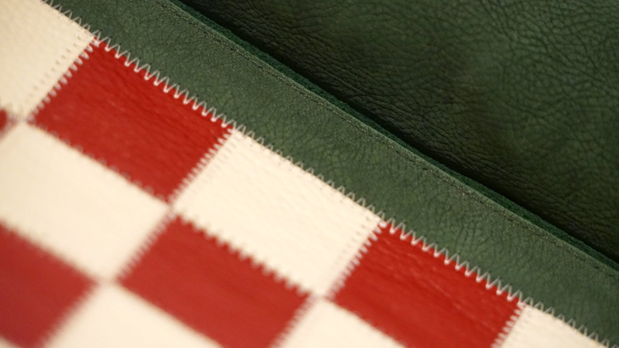 Ensemble d'échecs roulable magnétique - Cuir véritable - Vert / Rouge - ensemble d'échecs luxe classique jeu d'échecs de voyage en cuir véritable - Rouge et Noir