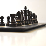 Ensemble design Français Wengé biseauté - Pièces buis teintées - ensemble d'échecs classique - Rouge et Noir