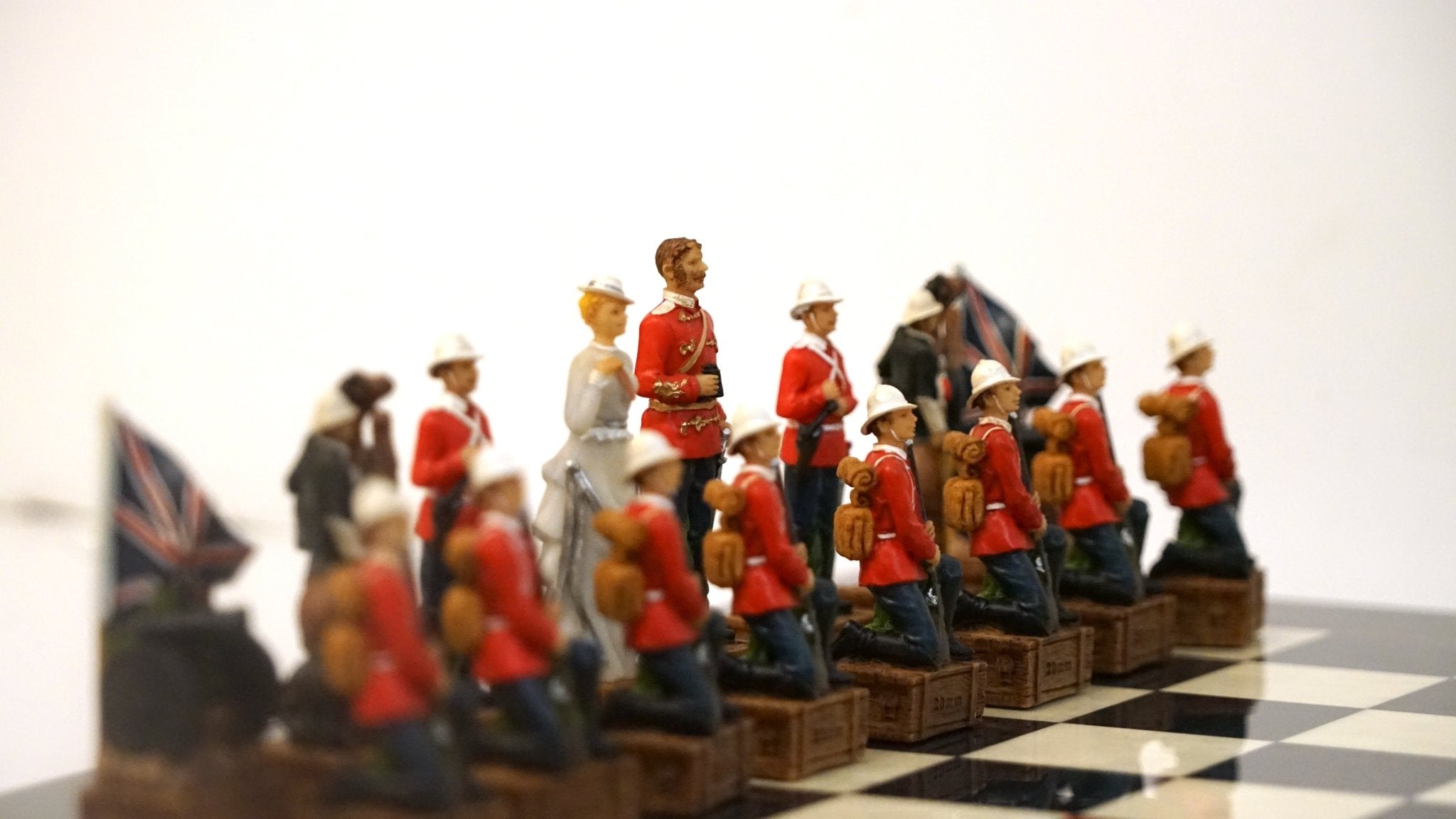 Ensemble les anglais contre les zoulous - Laqué noir - ensemble échecs décoratif - Rouge et Noir