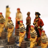 Ensemble Pirates contre la Marine - Laqué bleu - ensemble échecs décoratif - Rouge et Noir