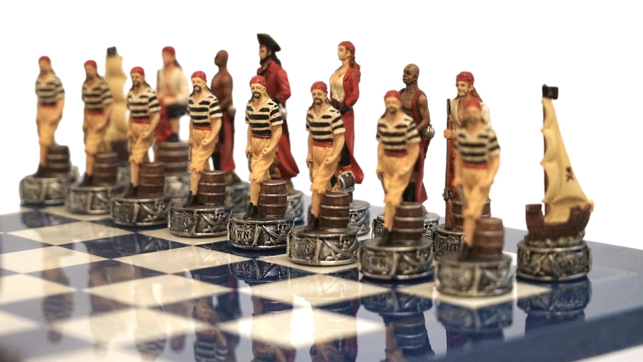 Ensemble pirates contre la marine - Laqué bleu - ensemble échecs décoratif - Rouge et Noir