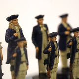 Ensemble Pirates contre la Marine - Laqué bleu - ensemble échecs décoratif - Rouge et Noir