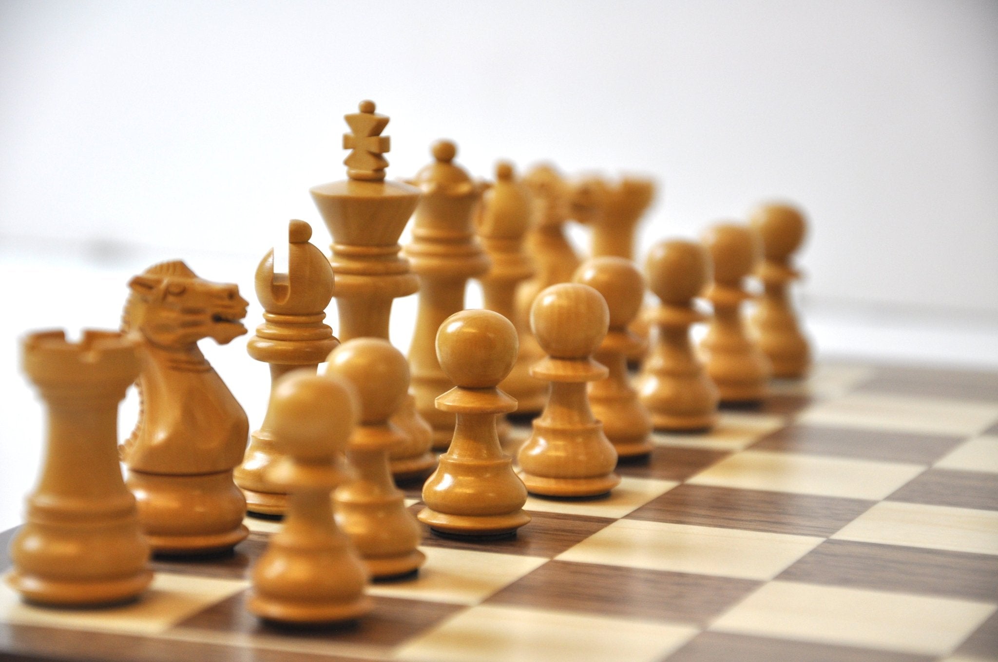 Ensemble Ultime Noyer - Pièces buis / acacia - Ensemble d’échecs classique - Rouge et Noir