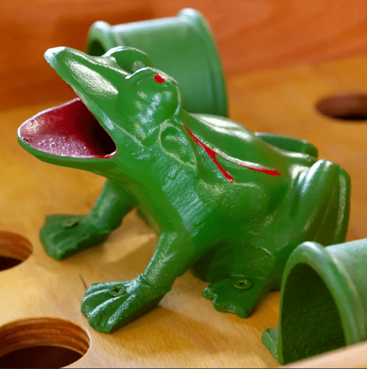 Grenouille 14 trous - Jeu d'adresse en bois - Rouge et Noir