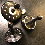 Toupie en ébène et Ivoirine à bouton - GM - Toupies cadeau bel objet - Rouge et Noir