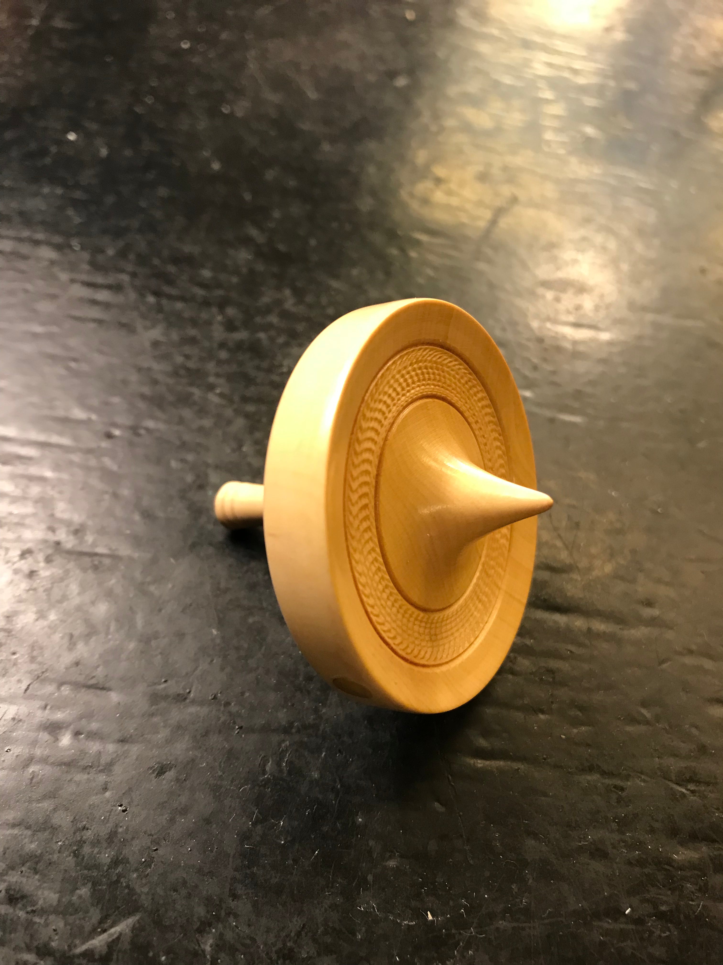 Toupie buis tournée à la main - Toupies cadeau bel objet - Rouge et Noir