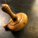 Toupie en buis à bouton - Toupies cadeau bel objet - Rouge et Noir