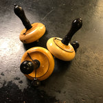 Toupie en buis à bouton d'ébène - Toupies cadeau bel objet - Rouge et Noir