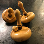 Toupie en buis à bouton - Toupies cadeau bel objet - Rouge et Noir