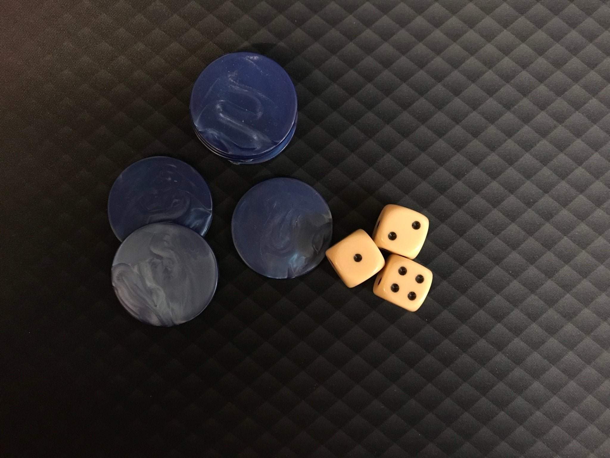 Jetons de 421 marbrés - Bleu - par 25 - jeu de dés coffret de dés - Rouge et Noir