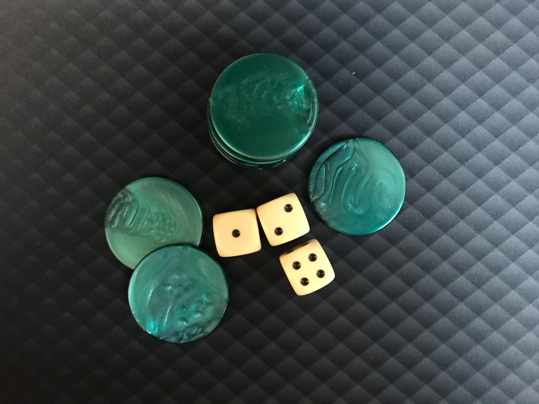 Jetons de 421 marbrés - Vert - par 25 - jeu de dés coffret de dés - Rouge et Noir