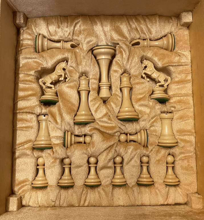 Pièces ébène cavalier cabré + Coffre luxe cuir - jeu d'échecs accessoire d'échecs boite d'échecs - Rouge et Noir