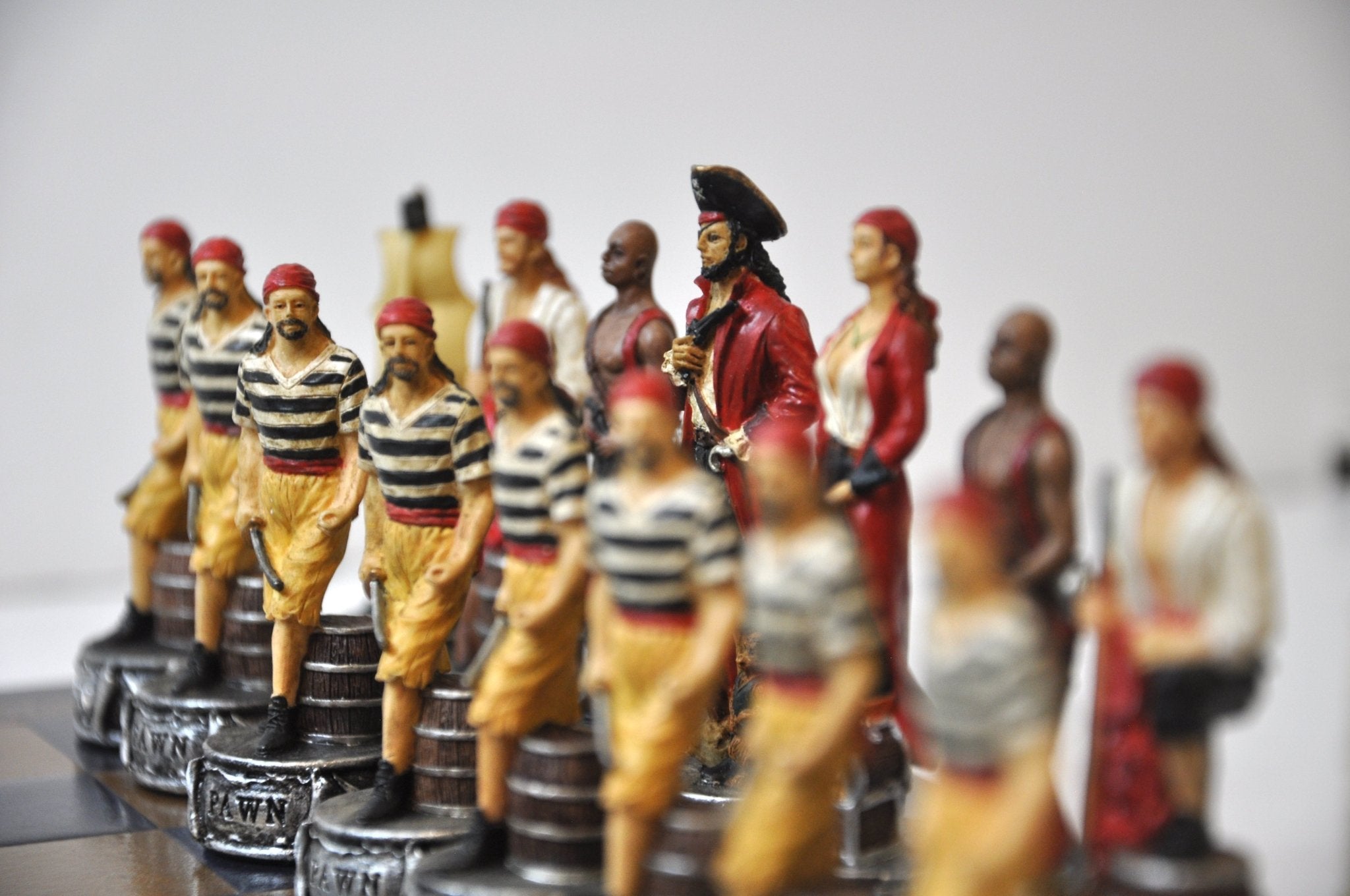 Pièces Pirates / Marine - Pièces d’échecs décoratives figuratives - Rouge et Noir