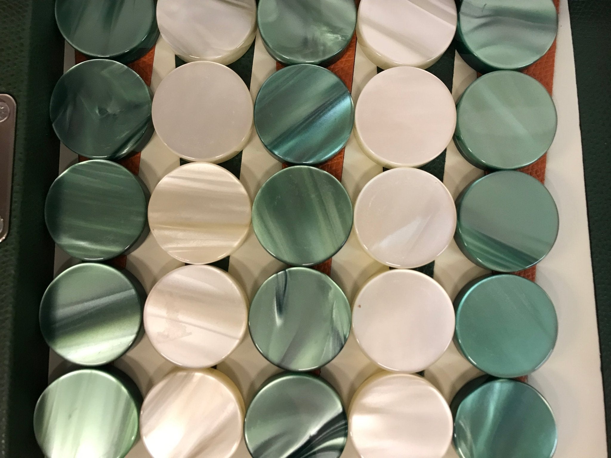 Pions de backgammon en acetate nacrés - Ivoire / Vert - Pions de backgammon cadeau bel objet - Rouge et Noir