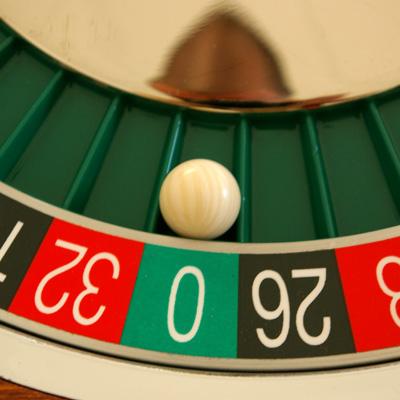 Jeu de roulette de casino complet avec tapis, rateau, boule et jeton. Achat  en ligne accessoires pas cher