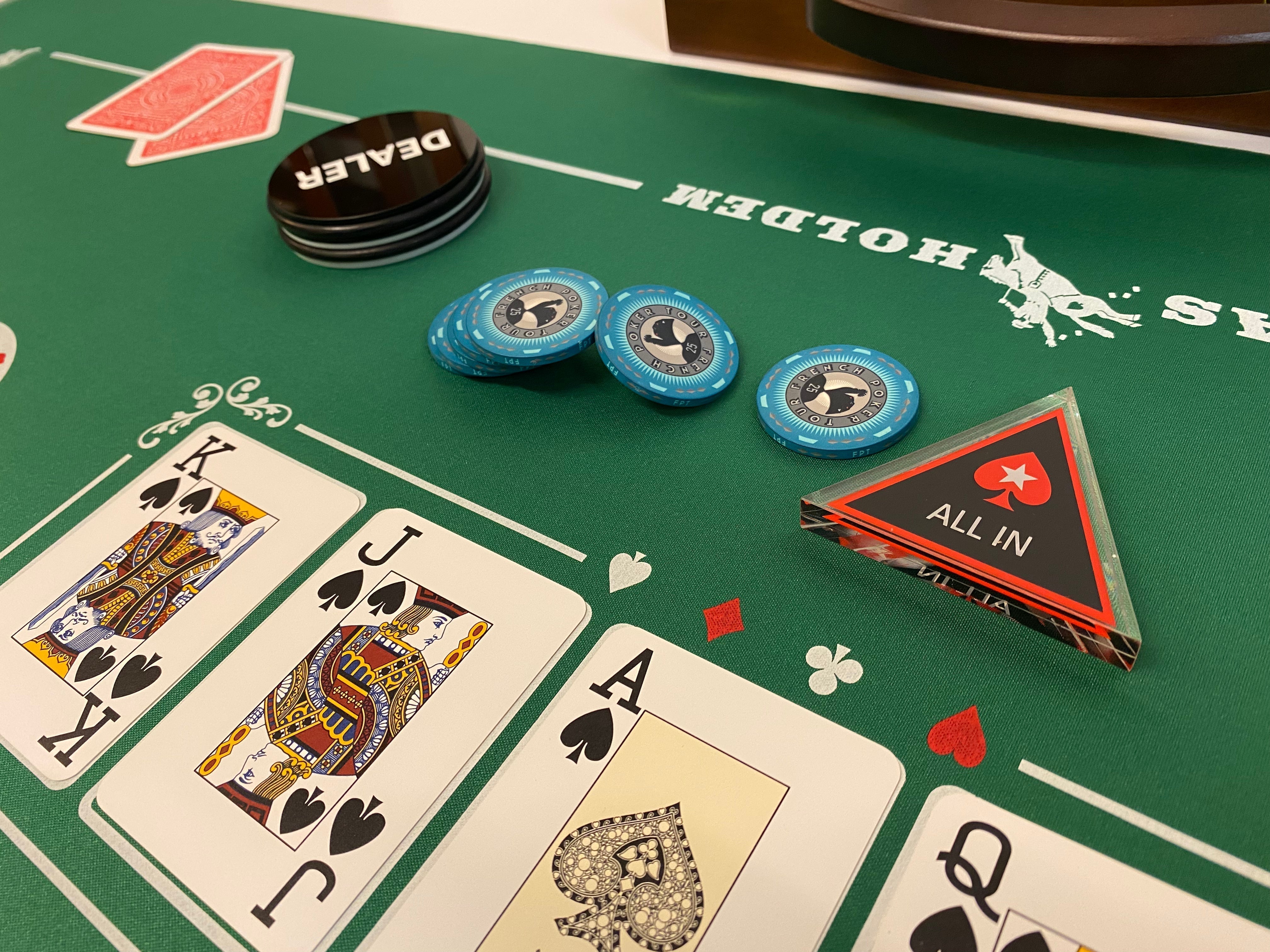 Les 21 cadeaux poker à offrir pour Noël 2026