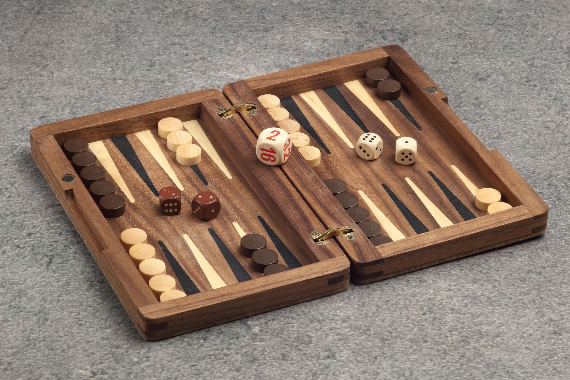 Backgammon de voyage en bois marqueté - Magnétique - Noyer - Backgammon de voyage en bois marqueté de voyage - Rouge et Noir