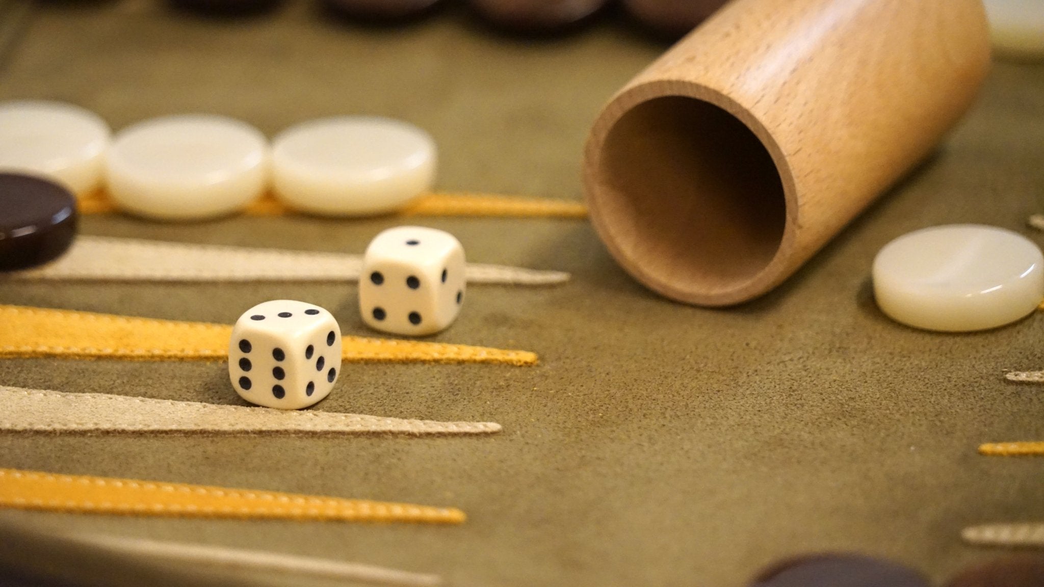 Backgammon de voyage - Roulable - Cuir Kaki - Backgammon en cuir de voyage - Rouge et Noir