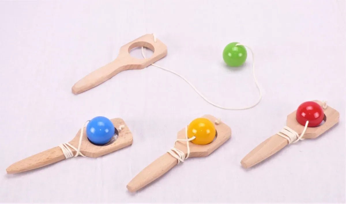 Bilboraquette - Jeu d'adresse en bois cadeau - 12a - Rouge et Noir