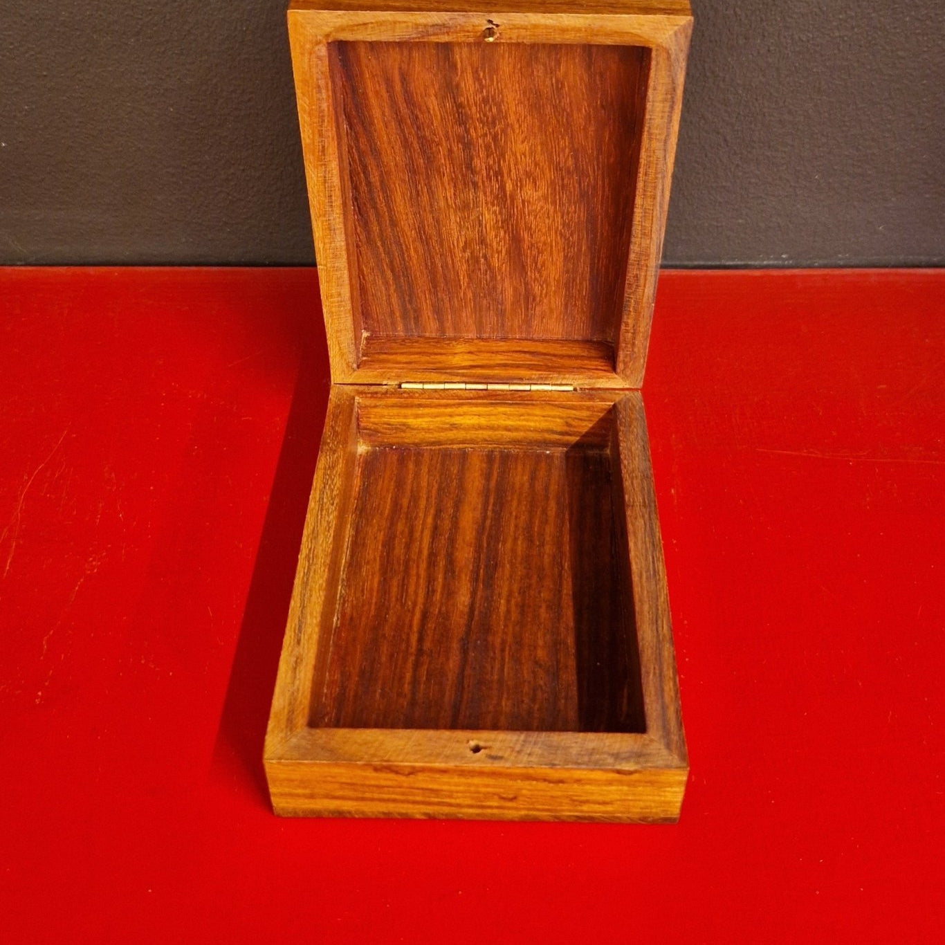 Coffret belote en palissandre pour 1 jeu - Vide - jeu de cartes coffret de cartes bridge cadeau sénior - Rouge et Noir