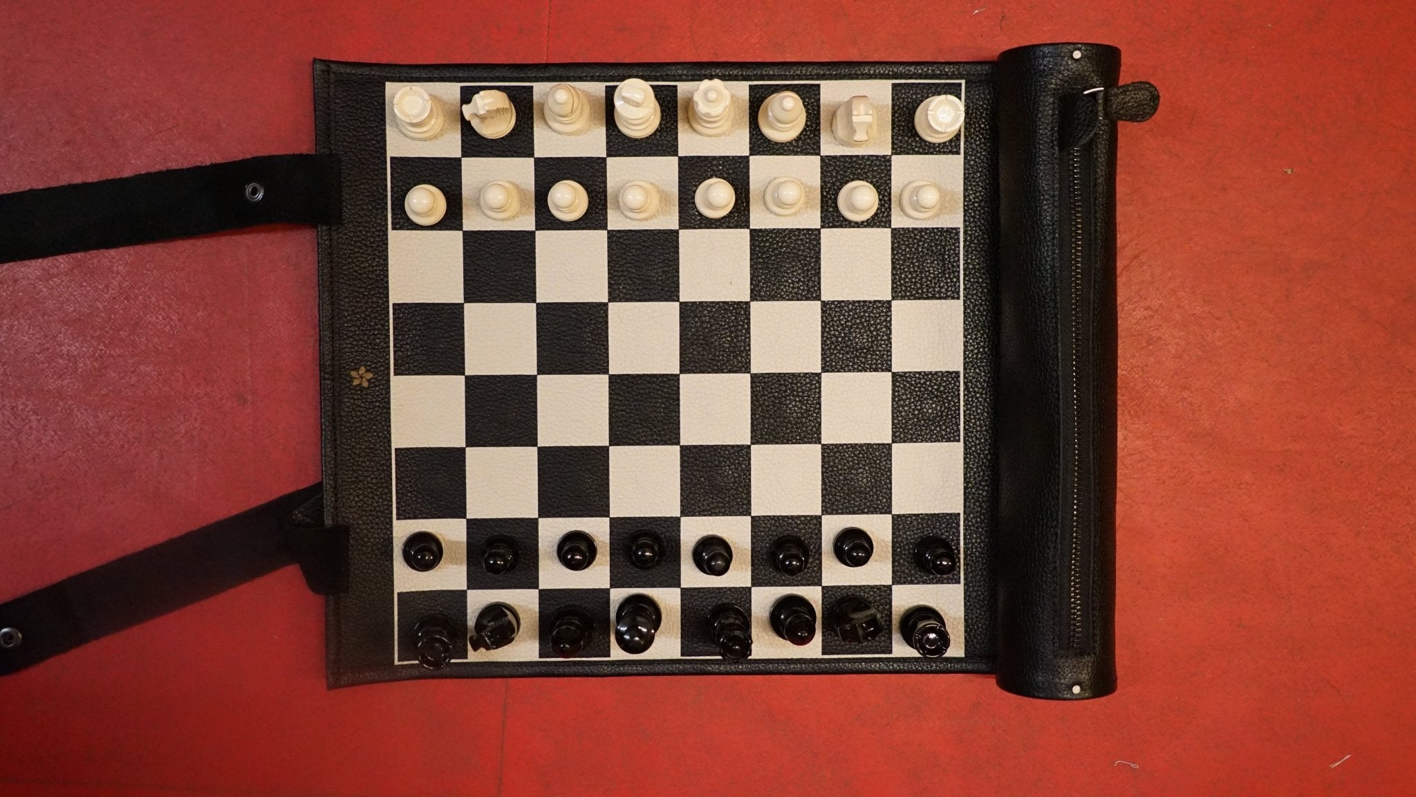 Ensemble d'échecs roulable magnétique - Cuir véritable - Noir - ensemble d'échecs luxe classique jeu d'échecs de voyage en cuir véritable - Rouge et Noir