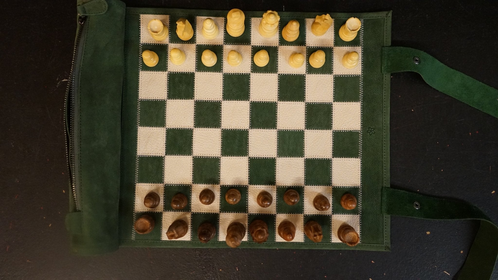 Ensemble d'échecs roulable magnétique - Cuir véritable - Vert - ensemble d'échecs luxe classique jeu d'échecs de voyage en cuir véritable - Rouge et Noir