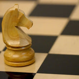 Ensemble Français Chavet - Bords palissandre laqué - Ensemble d’échecs classique - Rouge et Noir