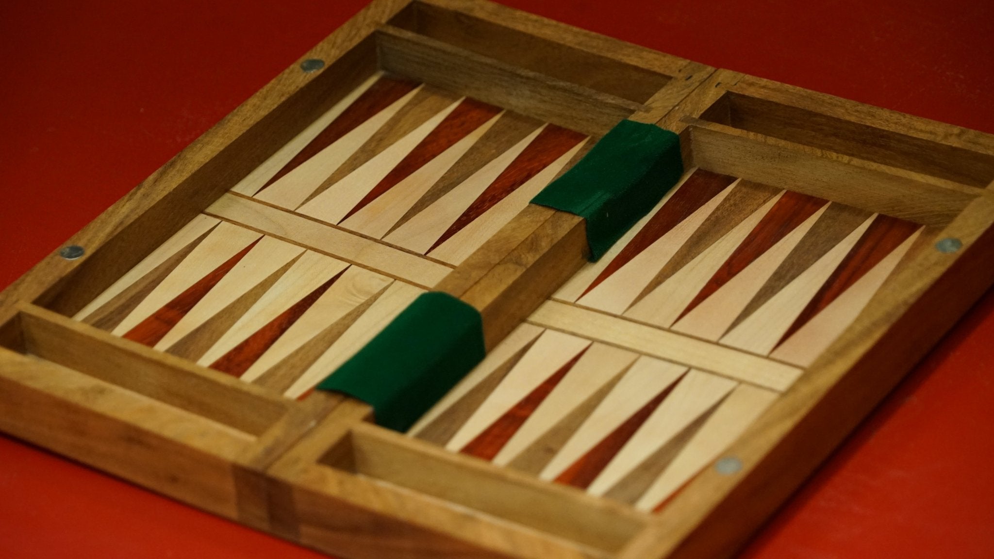 Ensemble jeu d'échecs et Backgammon - Coffre pliant - Magnétique - Coffre d'échecs et jeu d'échecs de voyage cadeau -12a - Rouge et Noir