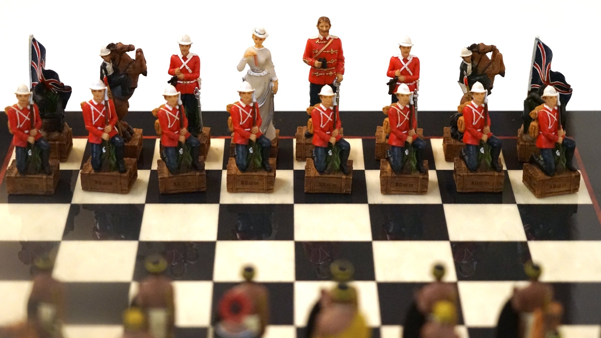 Ensemble les anglais contre les zoulous - Laqué noir - ensemble échecs décoratif - Rouge et Noir
