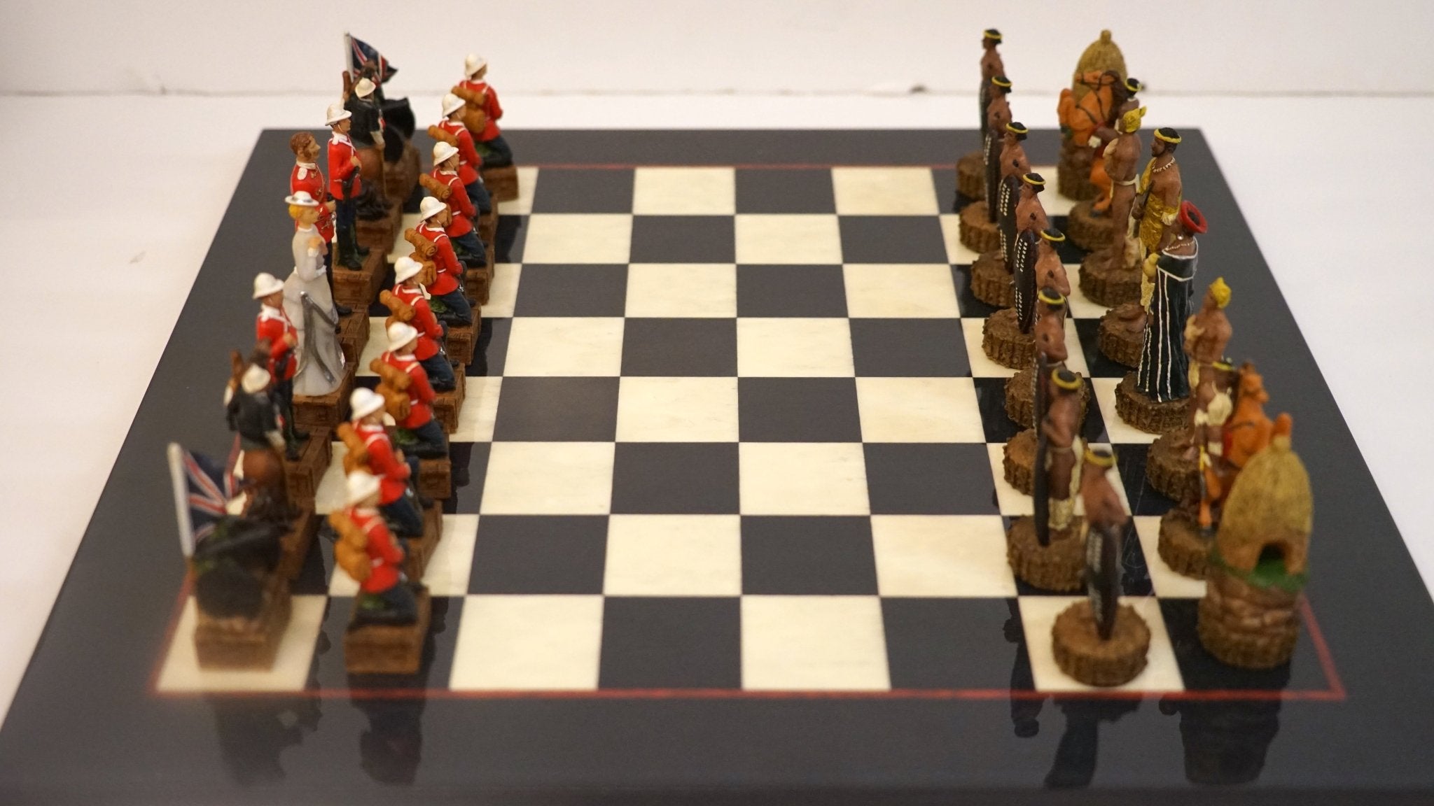 Ensemble les anglais contre les zoulous - Laqué noir - ensemble échecs décoratif - Rouge et Noir