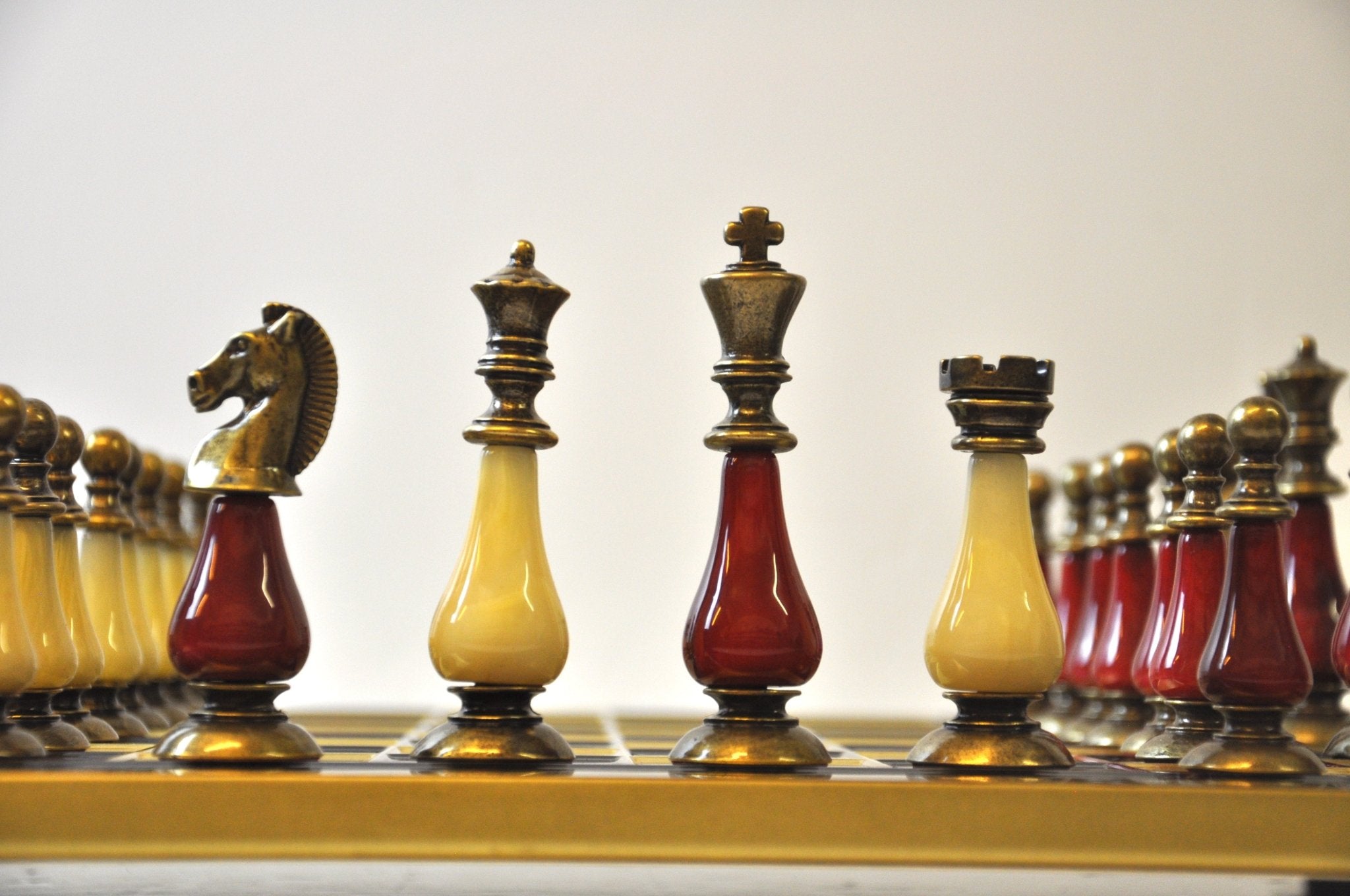 Ensemble Luxe Métal et Perle - Rouge et Or - ensemble d'échecs classique et décoratif luxe - Rouge et Noir