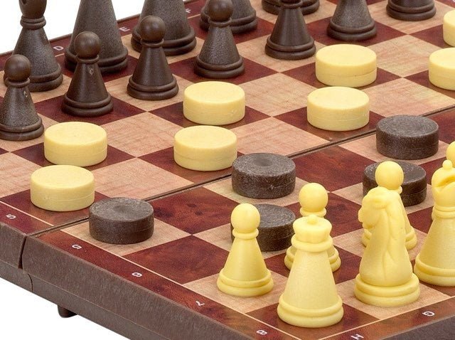 Jeu d'échecs de voyage en plastique magnétique - PM - 17 x 9 cm - jeu d'échecs de voyage - Rouge et Noir