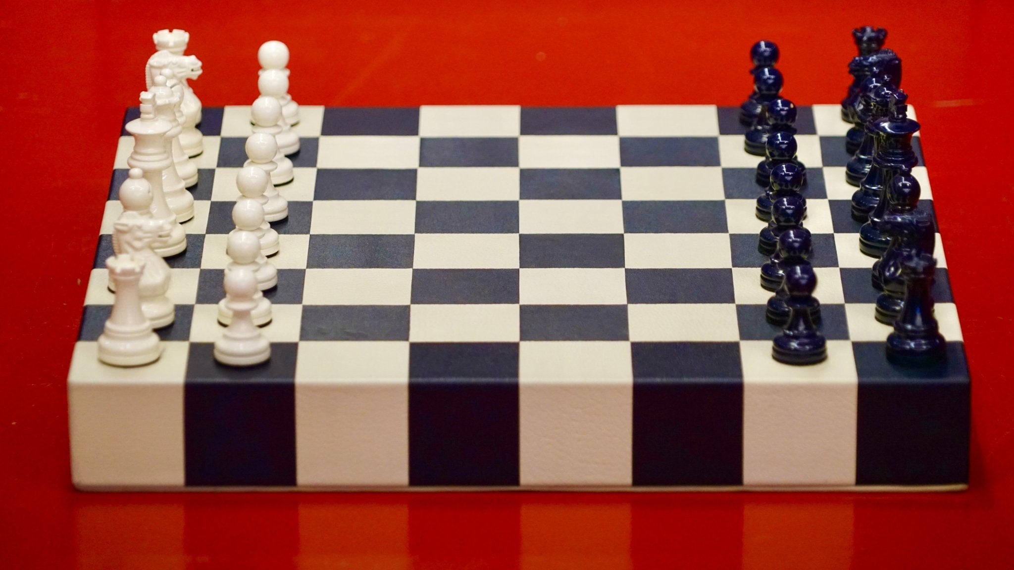 Jeu d'échecs en marqueterie de cuir - Exemplaire unique - Fabrication française - ensemble d'échecs luxe classique jeu d'échecs en cuir véritable - Rouge et Noir