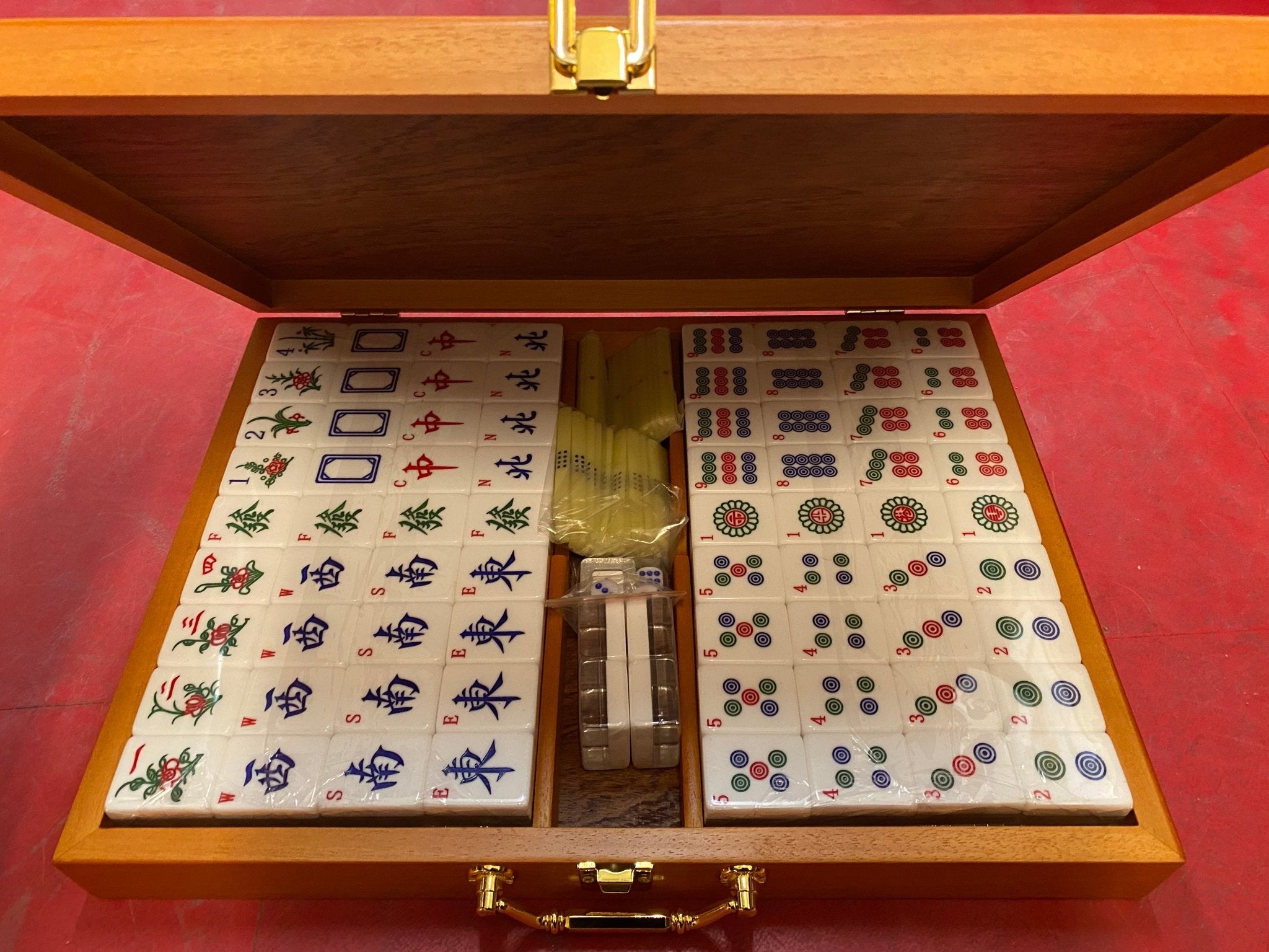 Mah - Jong - Coffret bois luxe - jeu traditionnel jeu de mah - jong cadeau bel objet - Rouge et Noir