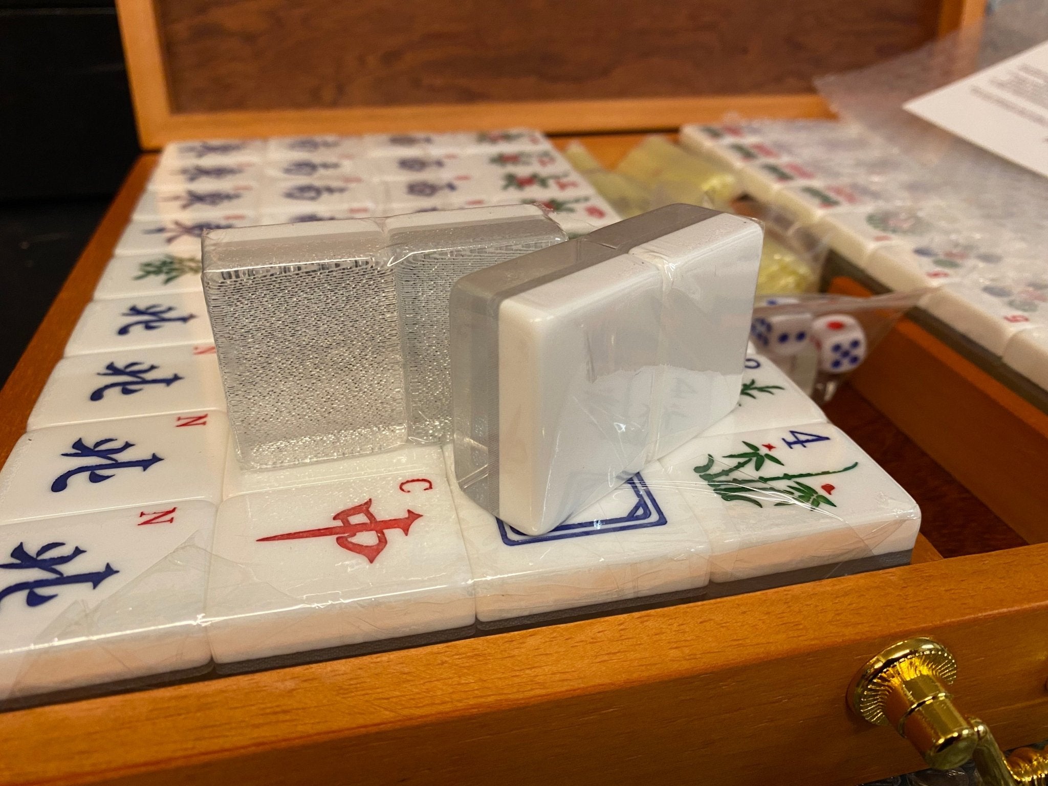 Mah - Jong - Coffret bois luxe - jeu traditionnel jeu de mah - jong cadeau bel objet - Rouge et Noir