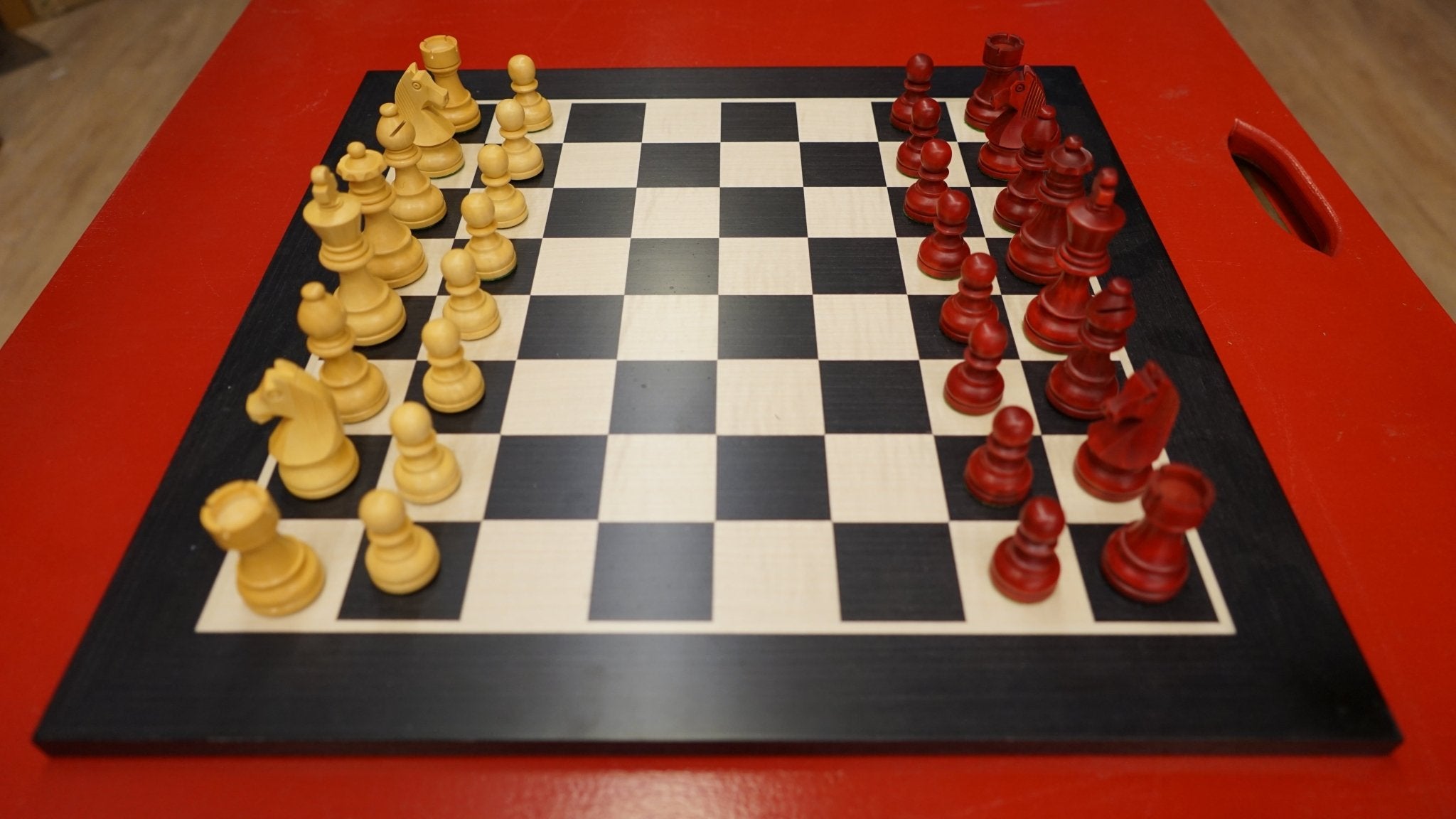 Pièces d'échecs Club Rouges en Buis - Chopra - jeu d'échecs pièces d'échecs classiques - Rouge et Noir