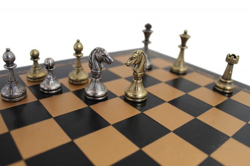 GiftHome Jeu d'échecs historiques en cuivre antique pour adulte, pièces faites à la main et mosaïque en bois, 11,9 cm GiftHome Jeu d'échecs historiques en cuivre antique pour adulte, pièces faites à la main et mosaïque en bois, 11,9 cm